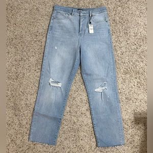 Express Women's High-Waisted Mom Jeans. Light Wash Distressed. Size 8. NWT!
